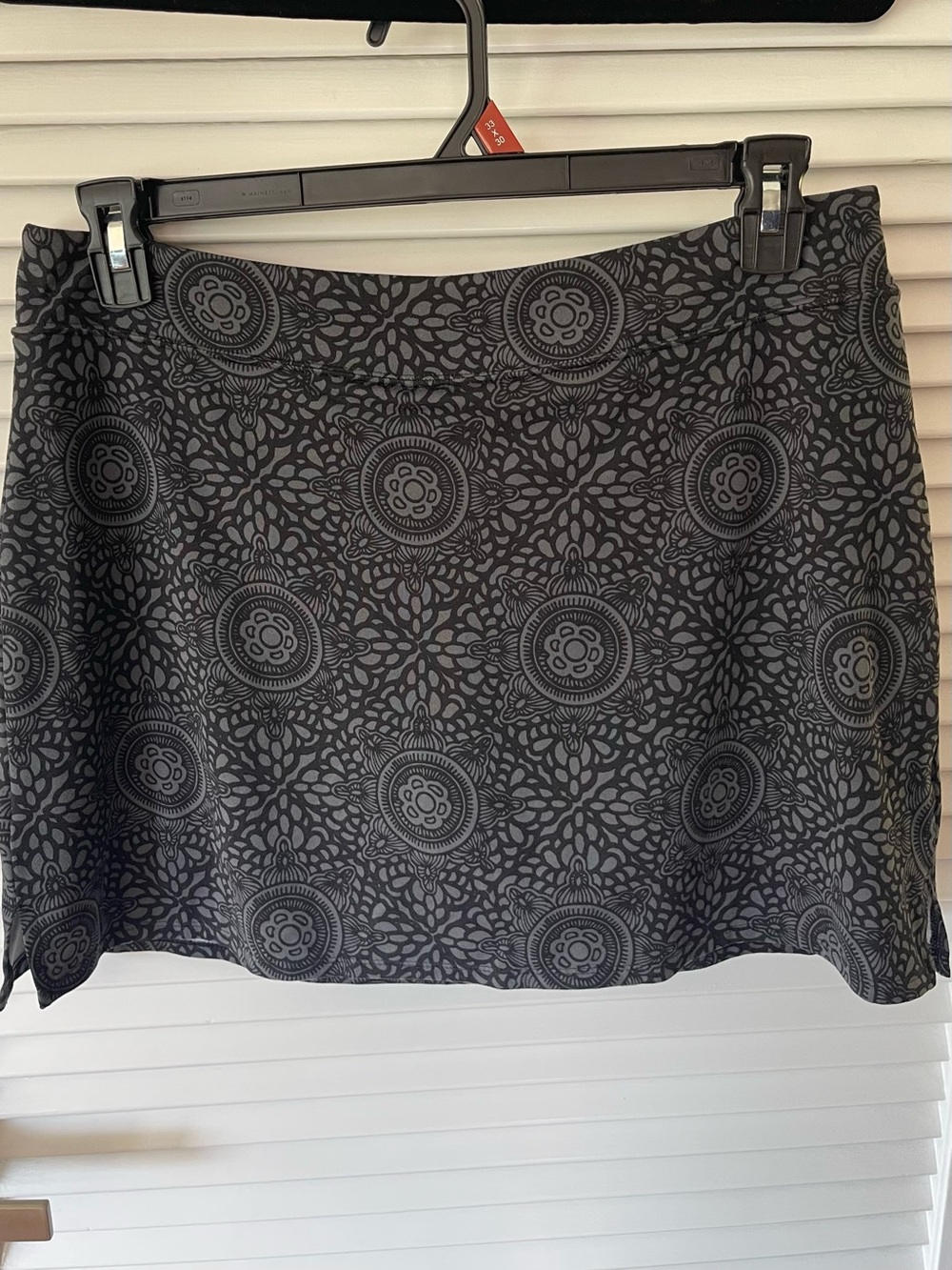Tranquility by Colorado Clothing Gray Patterned Mini Skirt